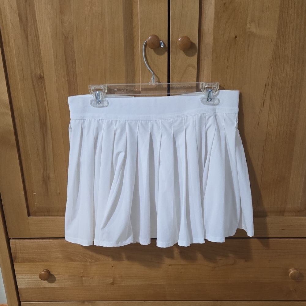 Elegant White Pleated Skirt